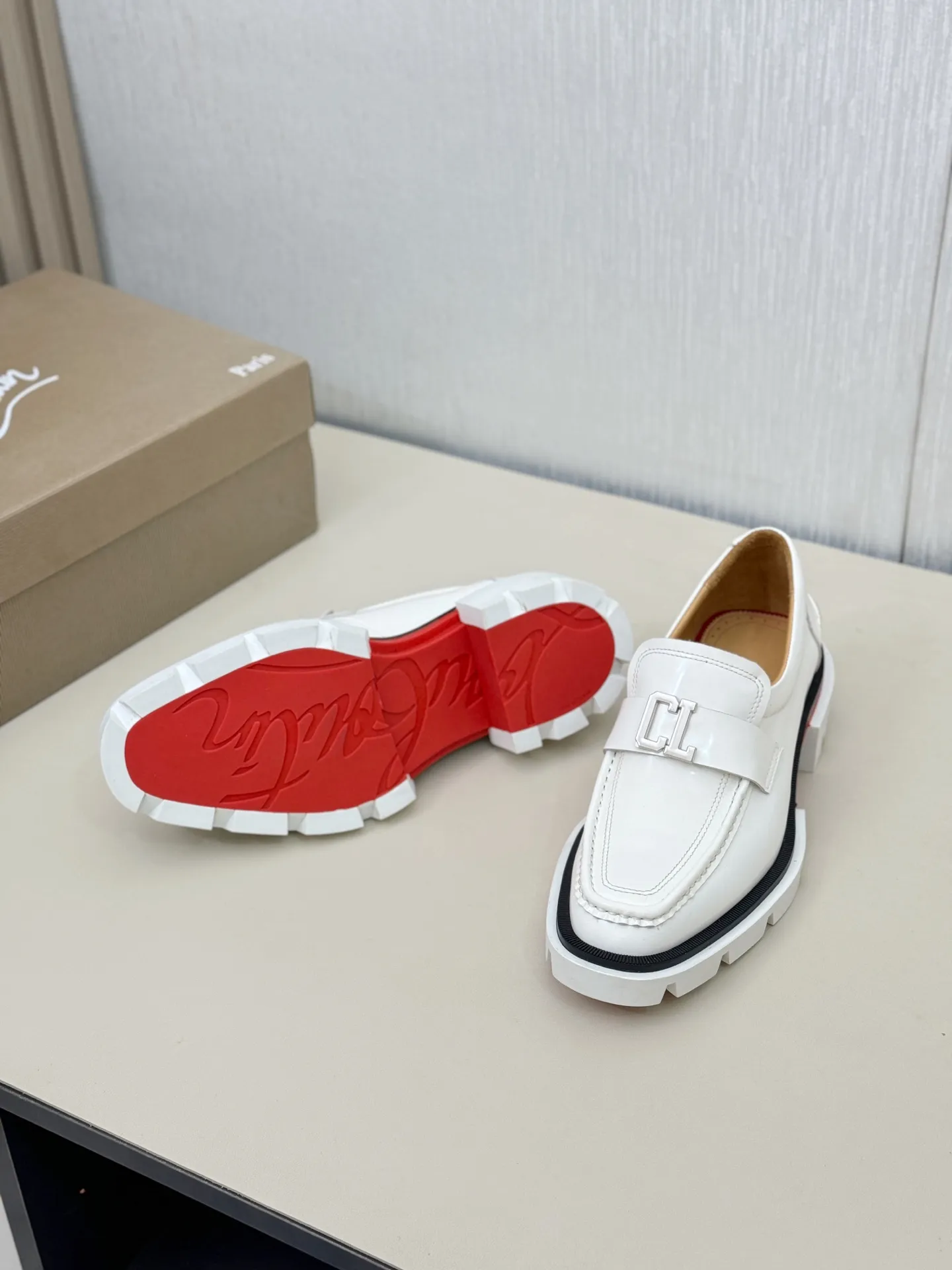 [CL～High-end men’s red-soled shoes] Top P: 880💰. Size: 39-44 (38.45.46 can be customized) 🆑Top original order purchasing agent Imported open-edge bead fabric and water-dyed cowhide inside 🉑️ Imported TPU rubber sole, wear-resistant and non-slip, full of European style.